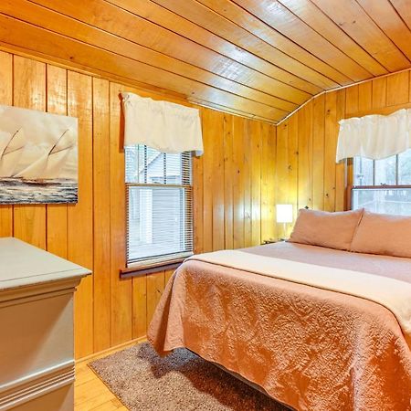 East Tawas Cabin With Deck, Backyard And Fire Pit! Экстерьер фото