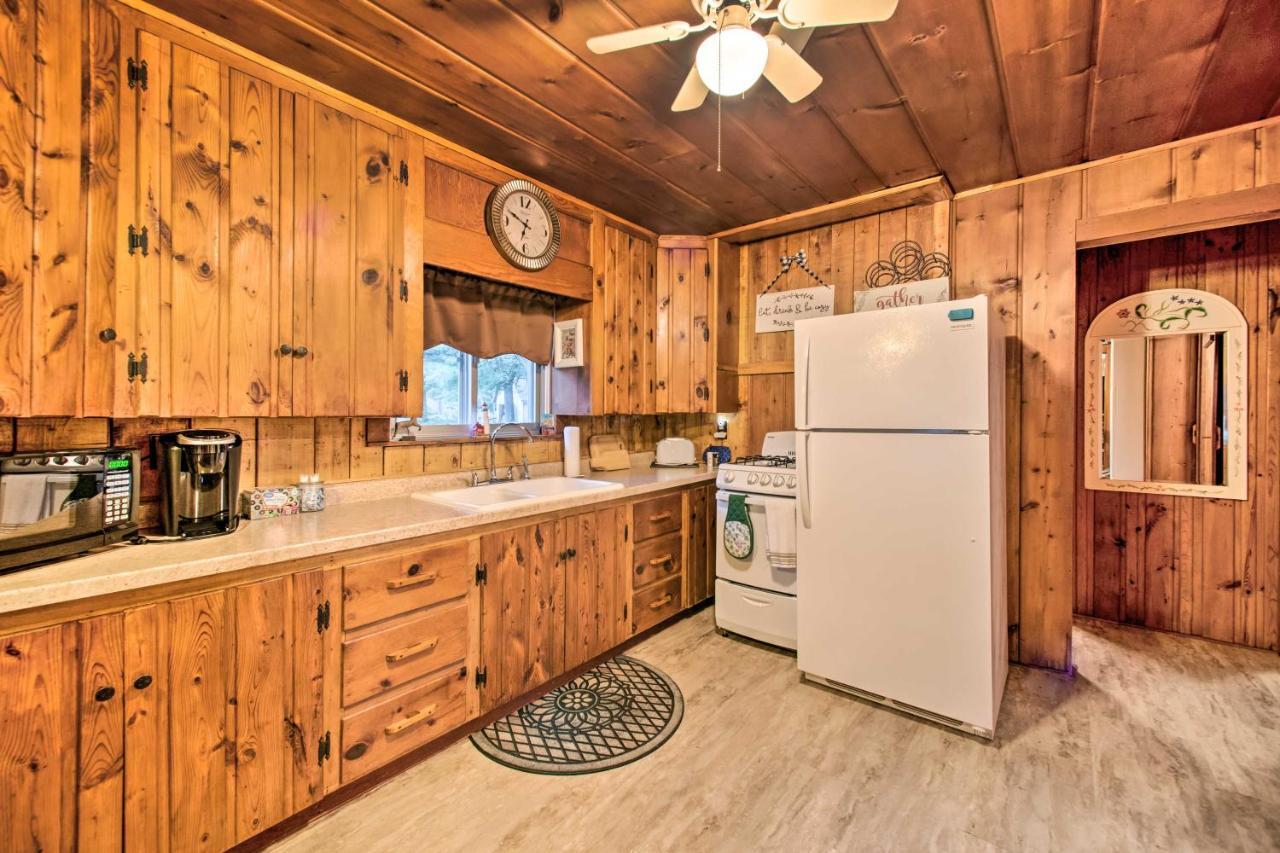 East Tawas Cabin With Deck, Backyard And Fire Pit! Экстерьер фото