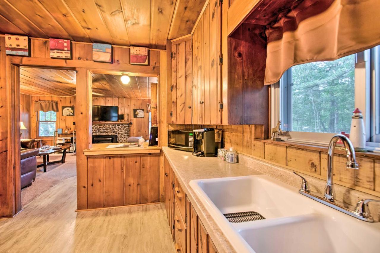 East Tawas Cabin With Deck, Backyard And Fire Pit! Экстерьер фото
