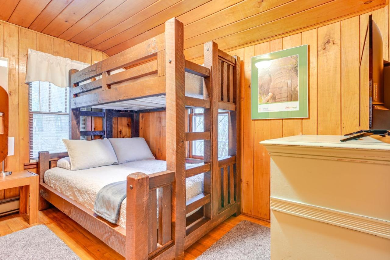 East Tawas Cabin With Deck, Backyard And Fire Pit! Экстерьер фото